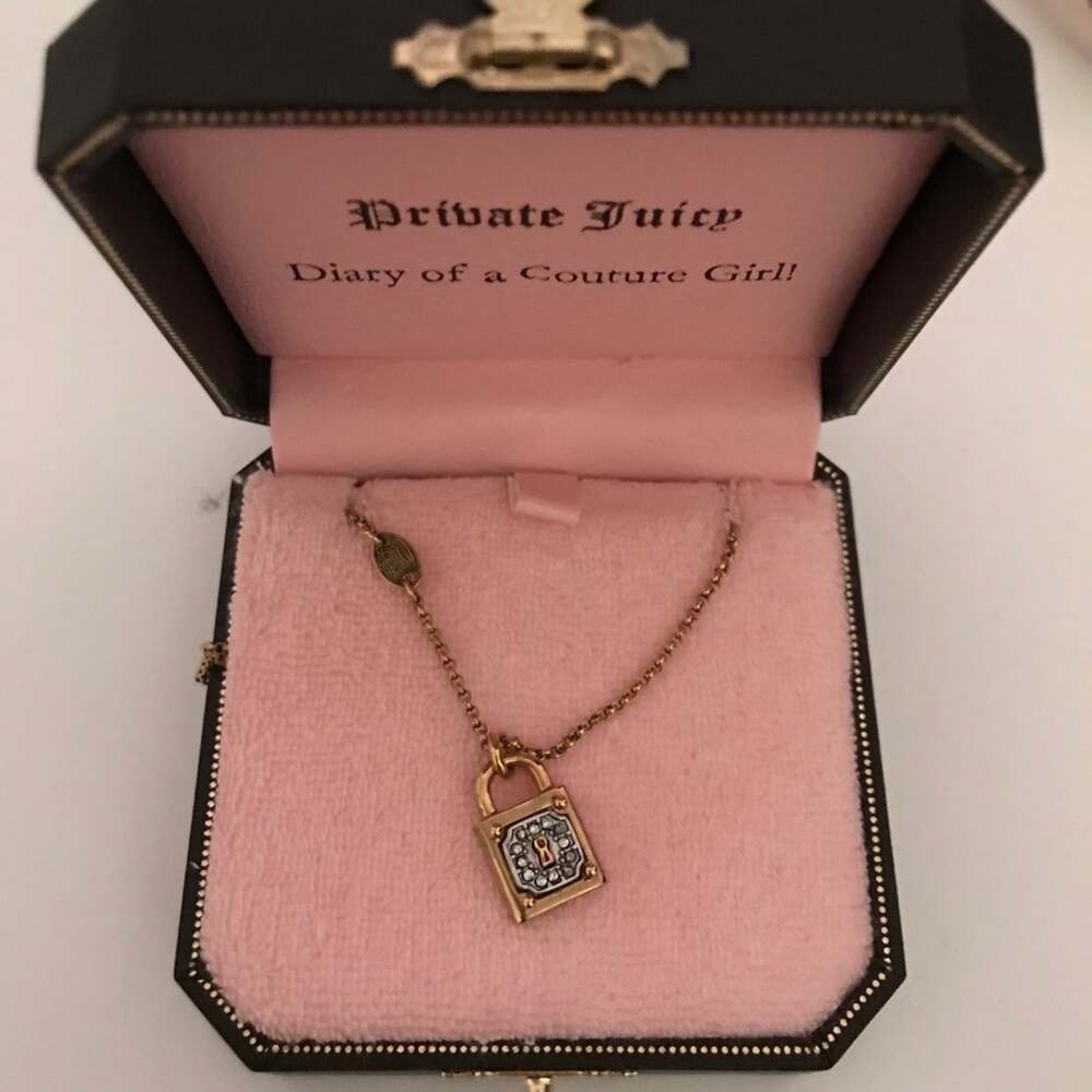 Juicy Couture gold key necklace 🗝